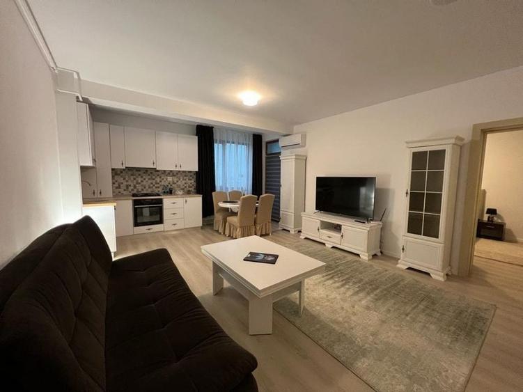 Apartament cu 2 camere semidecomandat, mobilat în Tomis Nord