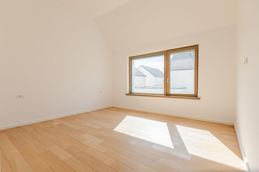 Duplex cu 5 camere cu Canalizare în Dumbrăvița