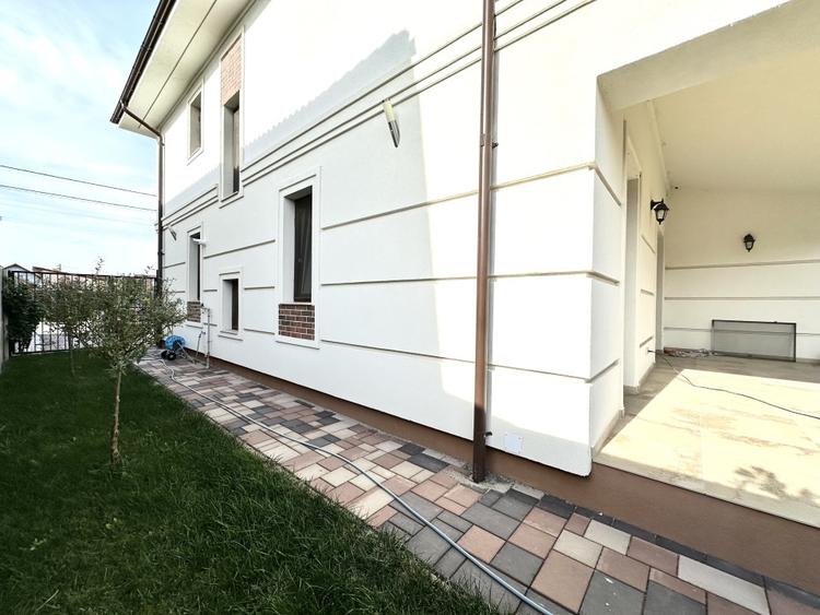 Duplex cu 5 camere cu Canalizare în Dumbrăvița