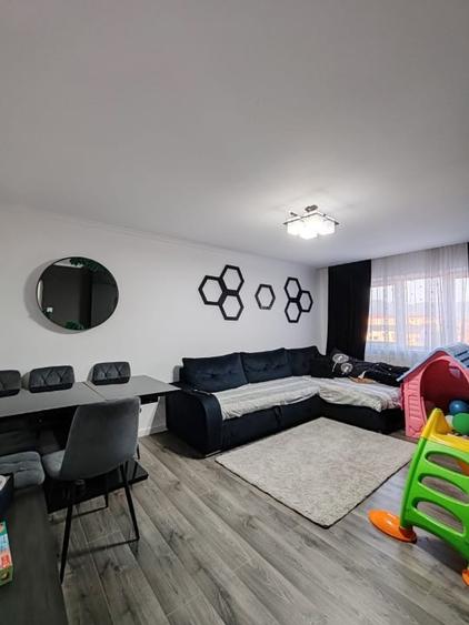 Apartament cu 3 camere decomandat, mobilat în Hotvon