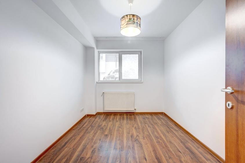 Apartament cu 3 camere decomandat în Titan
