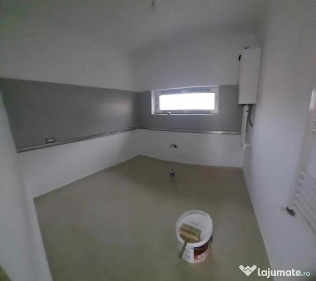 Casă cu 4 camere cu Teren 400 Mp în Central
