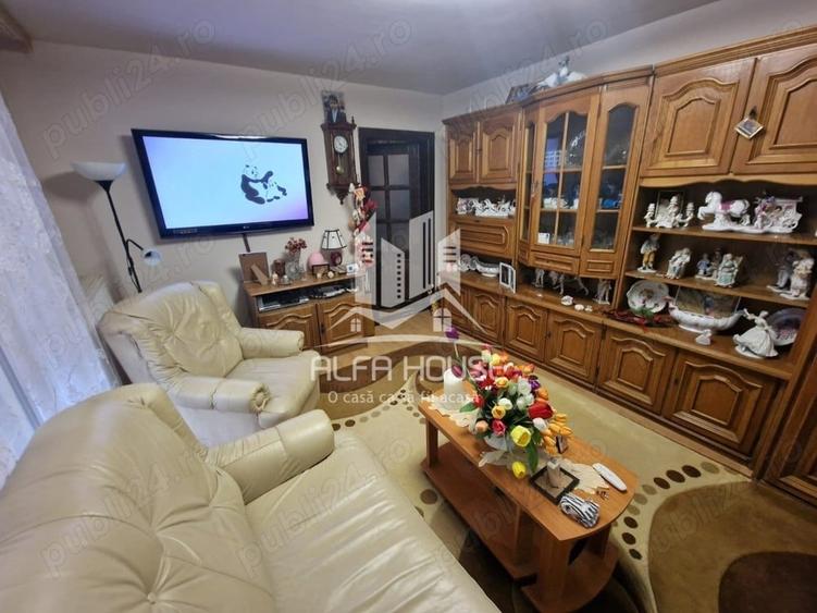 Apartament cu 3 camere semidecomandat în Govândari