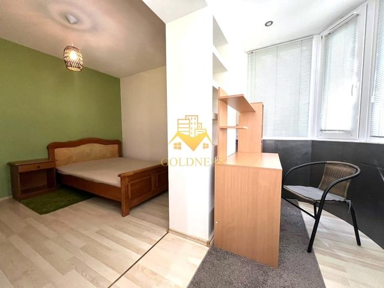 Apartament cu 3 camere semidecomandat în Central