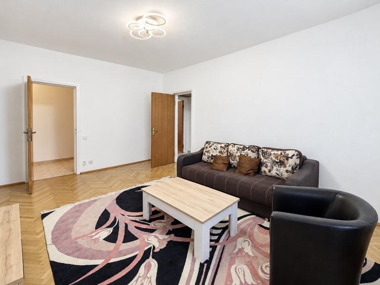 Apartament cu 3 camere semidecomandat, mobilat în Ferdinand