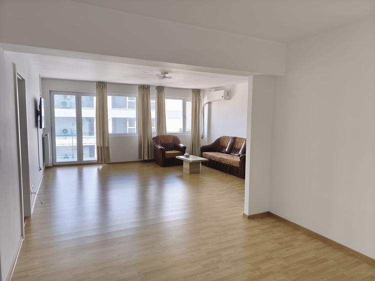 Apartament cu 2 camere semidecomandat în Băneasa