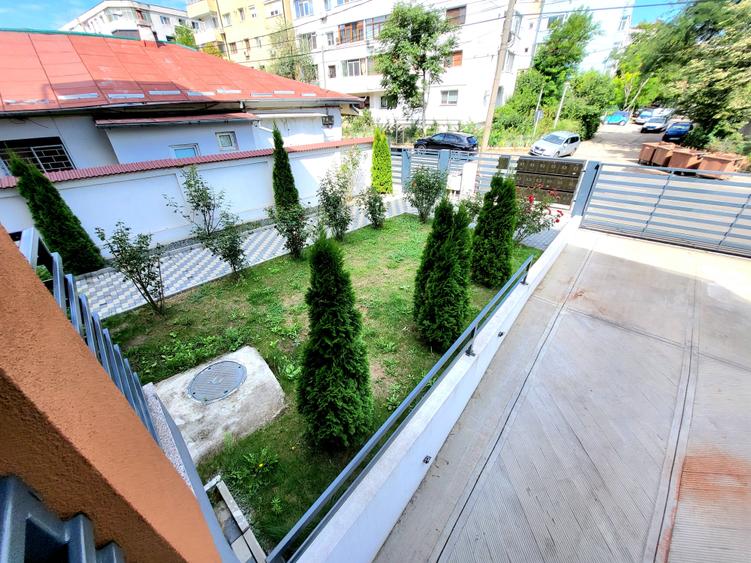 Apartament cu 3 camere decomandat în Mazepa 2