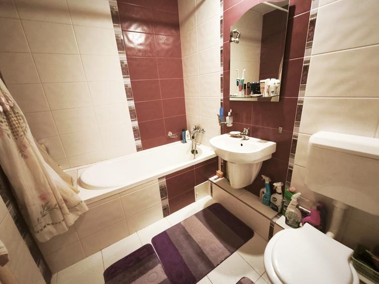 Apartament cu 3 camere decomandat în Decebal