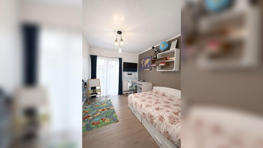 Apartament cu 3 camere semidecomandat în Florești