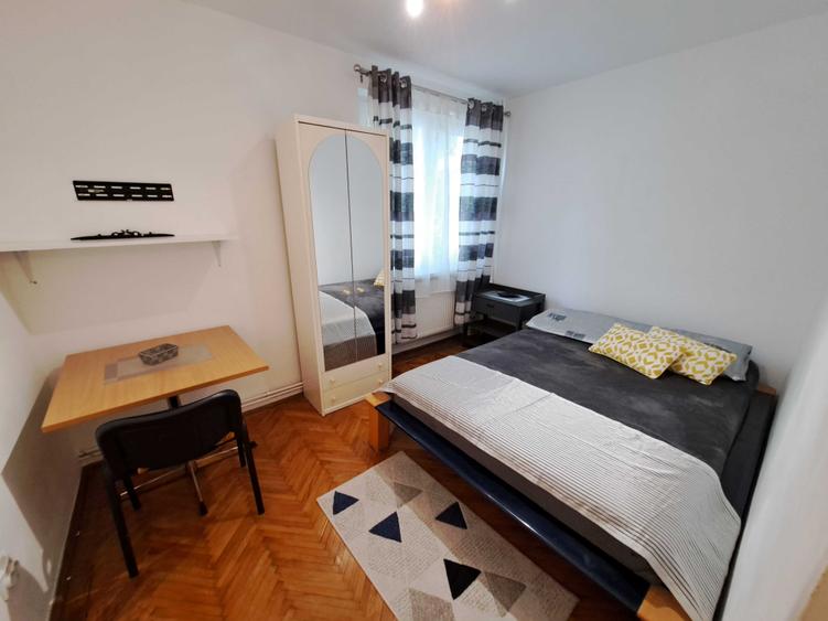 Inchiriez apartament 3 camere, decomandat, Tg. Mures, Tudor - 1