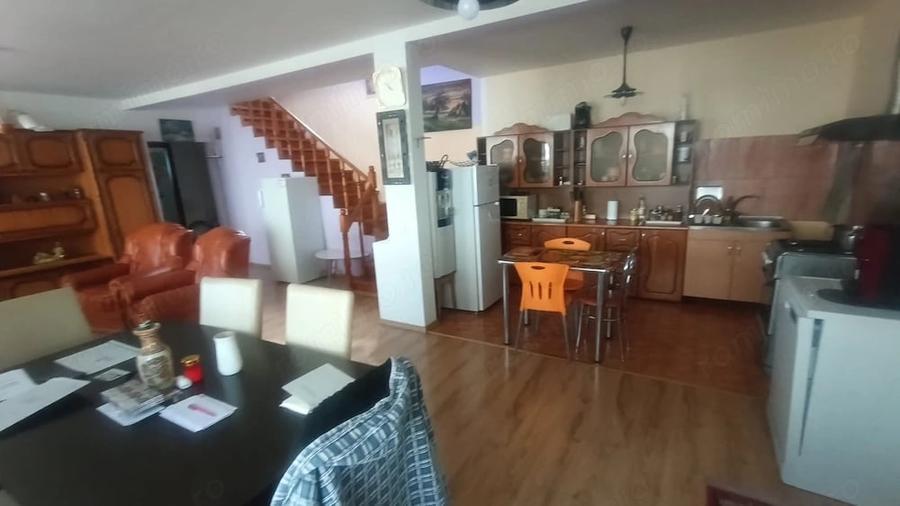 Casă cu 5 camere cu Teren 250 Mp în Brestei