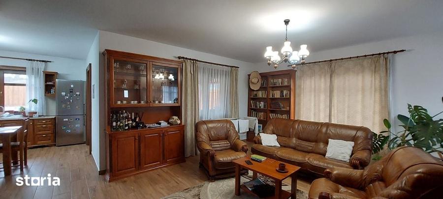 Casă cu 5 camere cu Teren 460 Mp în Corunca