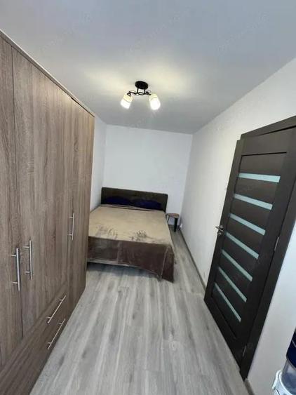 Apartament cu 2 camere semidecomandat în Craiovița Nouă