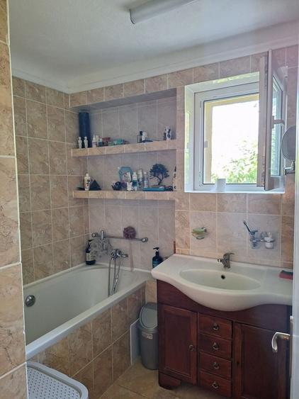 Casă cu 4 camere în Dâmbu