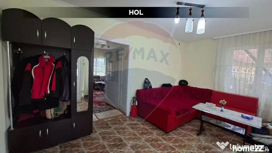 Casă cu 4 camere cu Teren 1295 Mp în Central