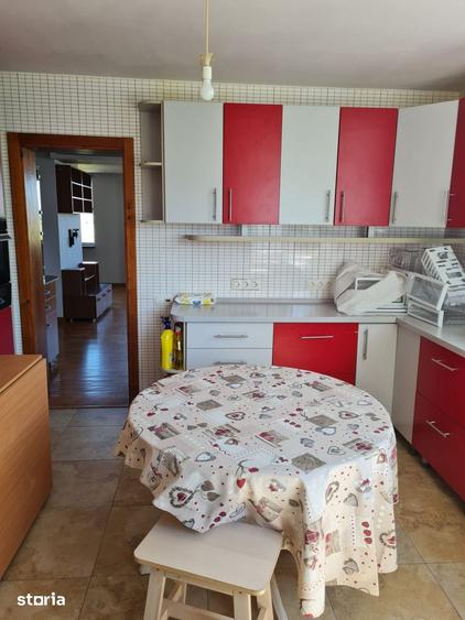 Apartament cu 4 camere decomandat în Ștrand