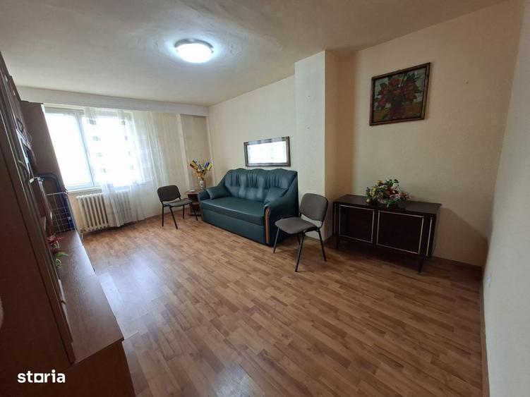 Apartament cu 4 camere decomandat în Cetate