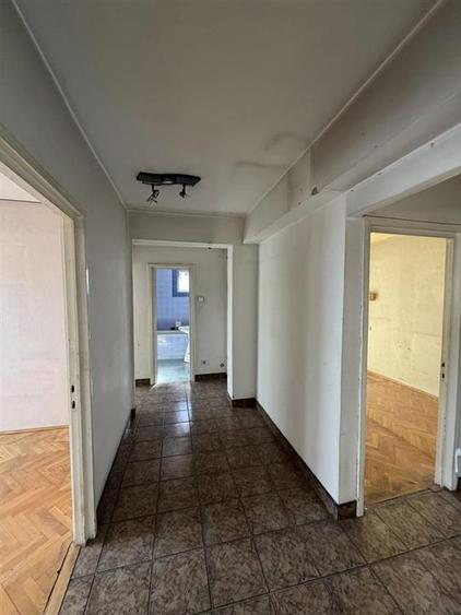 Apartament cu 4 camere decomandat în Central