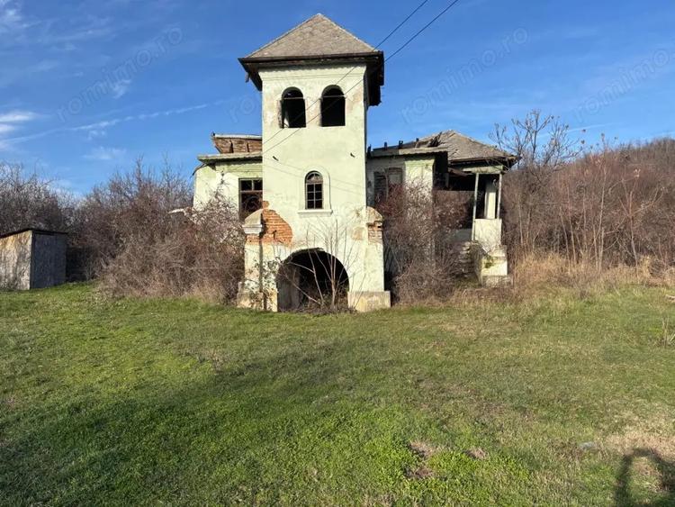 Casă cu Teren 53000 Mp în Călinești