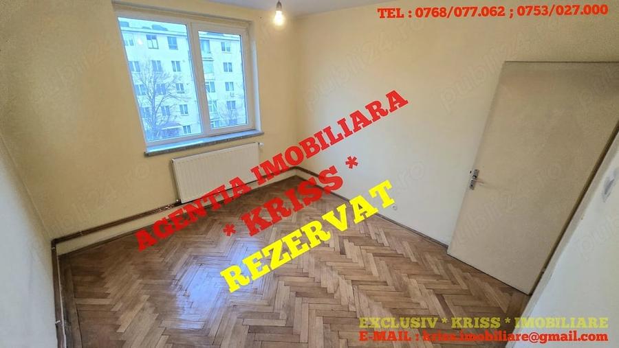 Apartament cu 3 camere semidecomandat în Craiovei