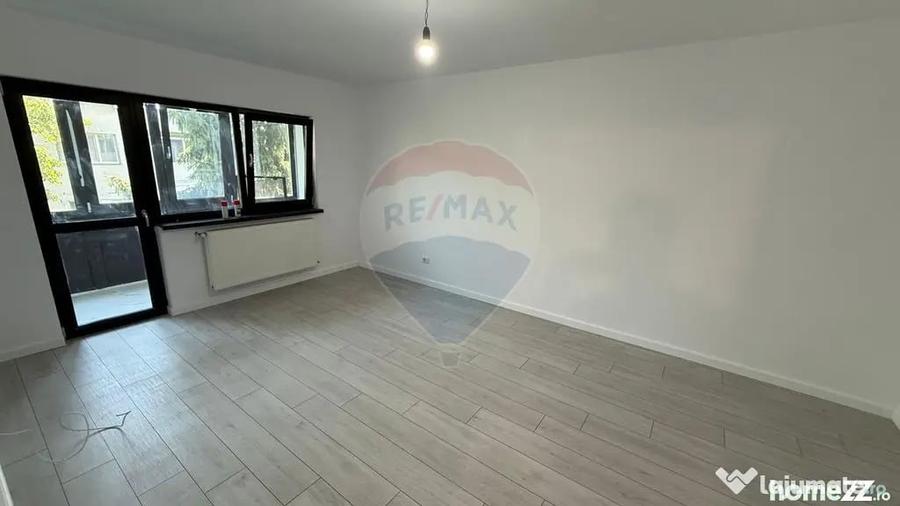 Apartament cu 3 camere decomandat în Sud