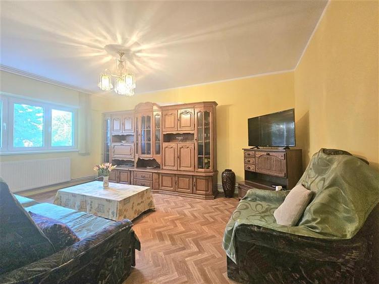 Apartament cu 3 camere decomandat în Alexandru cel Bun