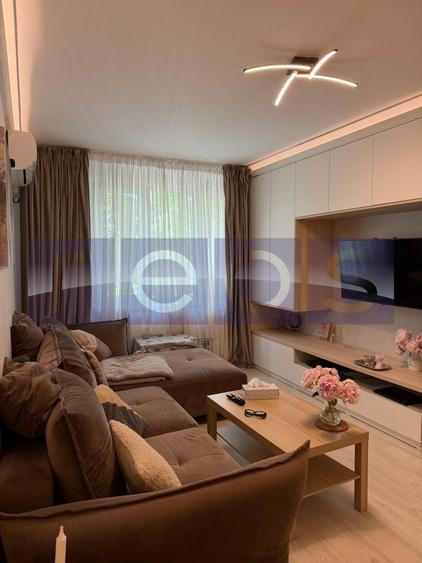 Apartament cu 3 camere decomandat în Titan