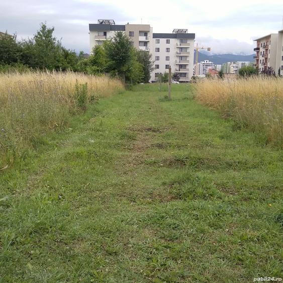 Teren de 1000 mp, în Tractorul