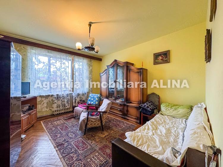 Apartament cu 4 camere decomandat în Liliacului