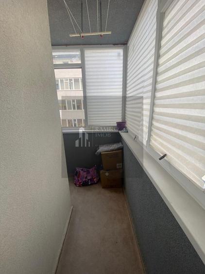 Apartament cu 3 camere semidecomandat, mobilat în Metalurgiei