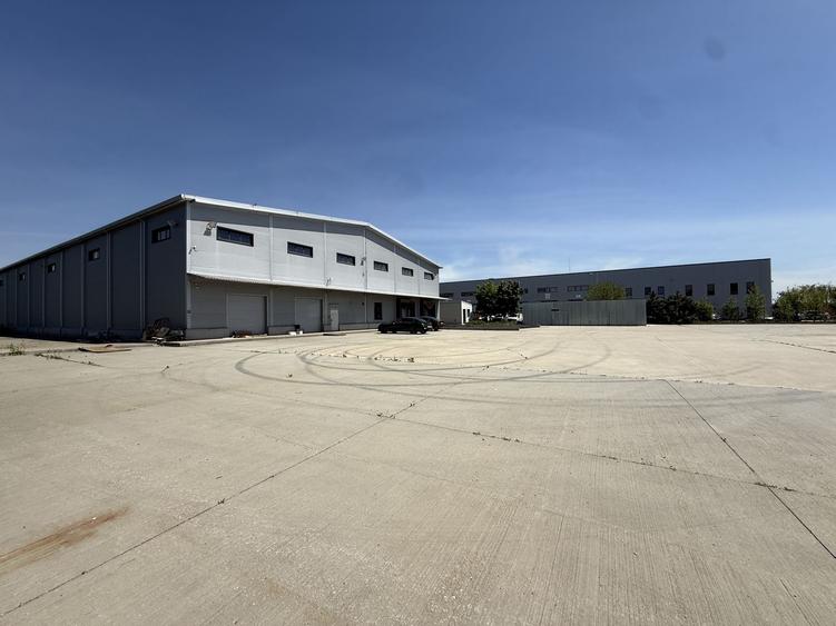 Spațiu industrial, de 5,000 mp, în Dragomirești-Vale