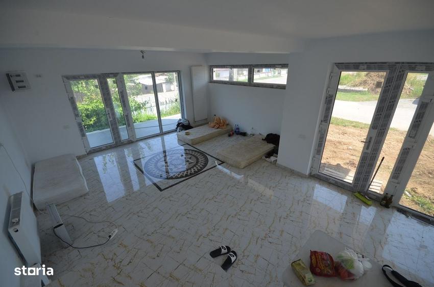 Casă cu 4 camere în Ștefăneștii de Jos