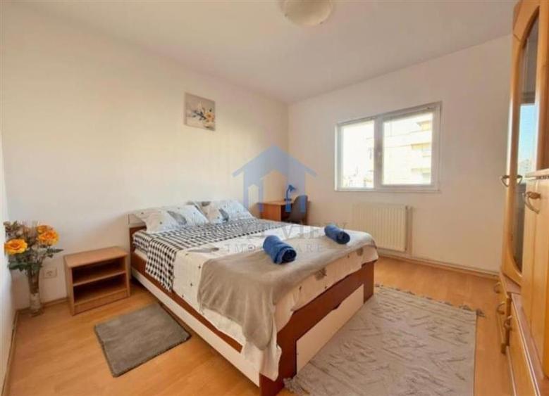 Apartament cu 3 camere decomandat în Plopilor
