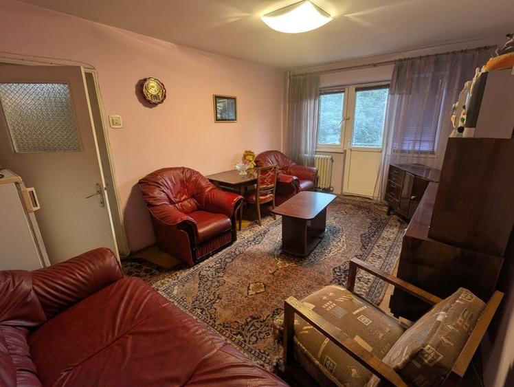 Apartament cu 3 camere decomandat în Nicolae Bălcescu