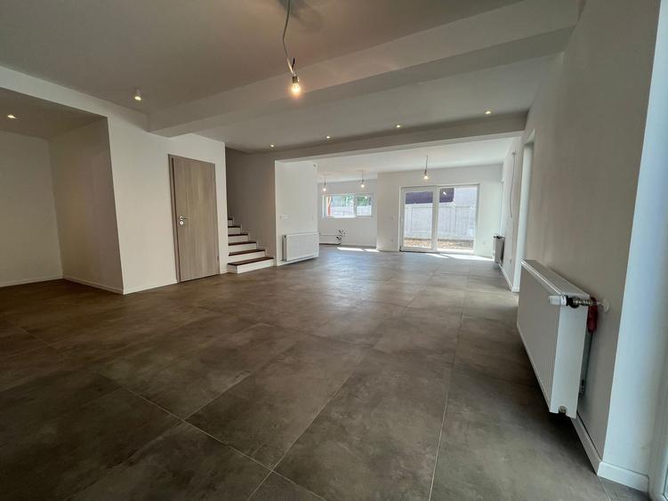 Duplex cu 5 camere cu Canalizare în Odăi