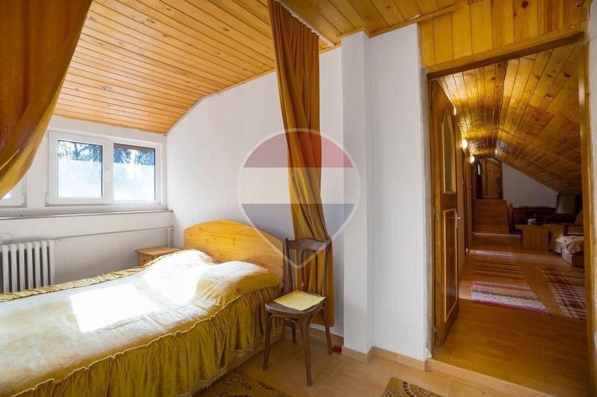 Casă individuală cu 6 camere cu Teren 5178 Mp în Vâlcele