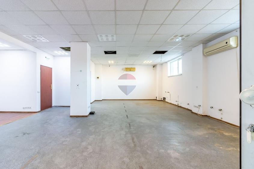Spațiu industrial, de 1,550 mp, în Glina