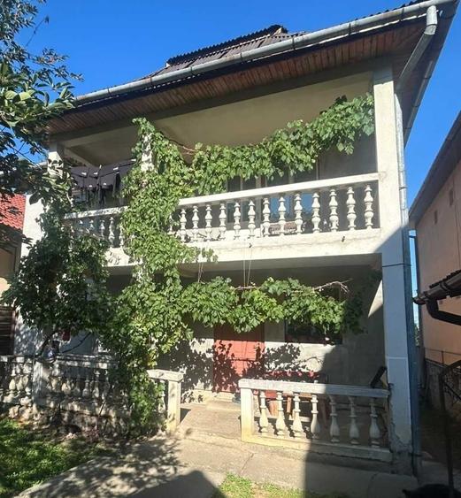 Casă cu 4 camere în Central