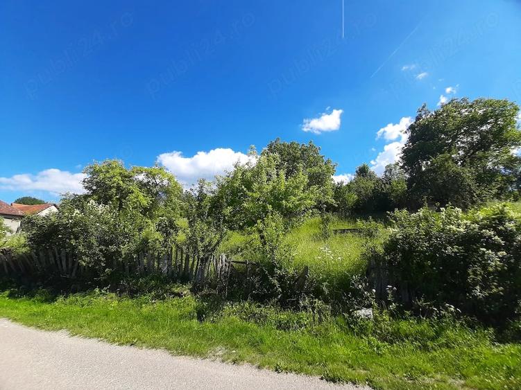 Teren de 410 mp, în Cerișor