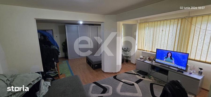 Casă cu 8 camere cu Teren 577 Mp în Aninoasa