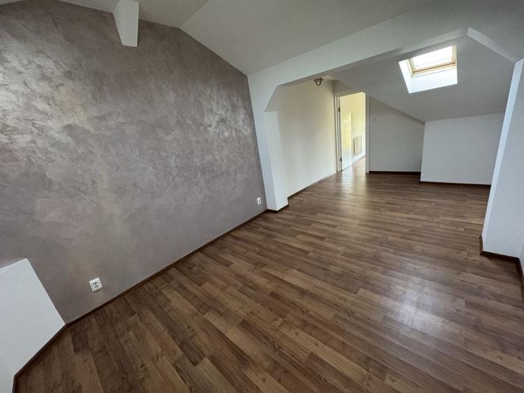 Apartament cu 3 camere decomandat în Dumbrăvița