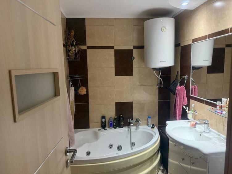 Apartament cu 3 camere decomandat în Babadag