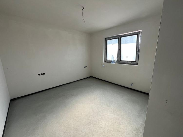 Duplex cu 5 camere cu Canalizare în Șura Mică