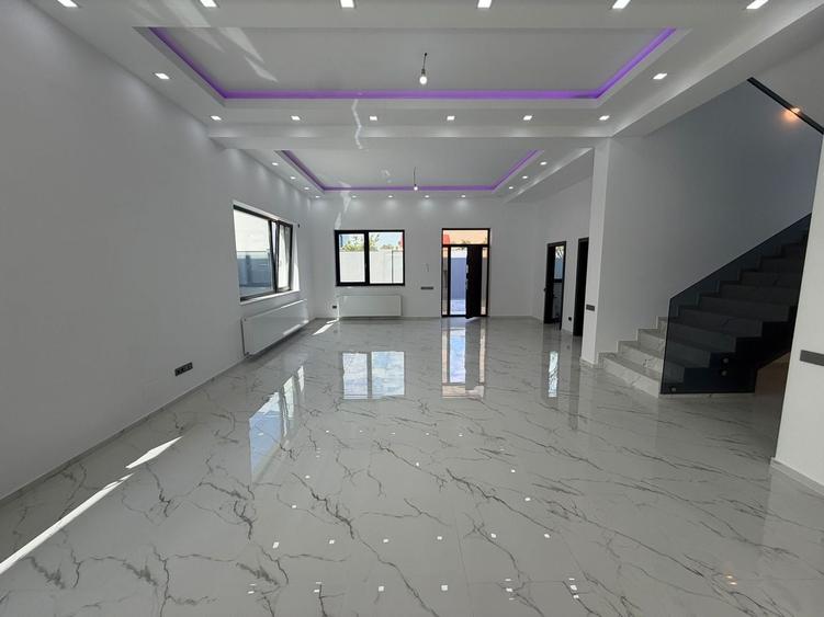 Apartament cu 5 camere în Iancu Nicolae