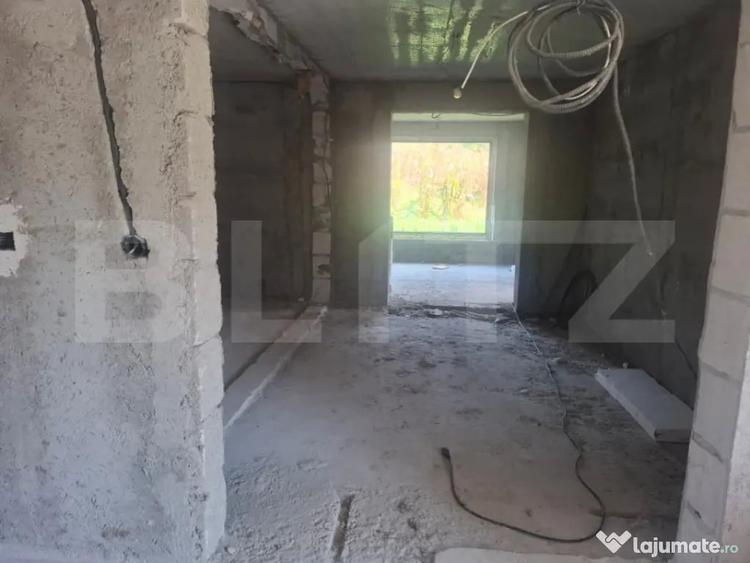 Casă cu 7 camere cu Teren 1832 Mp în Glod