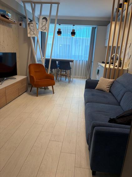 Apartament cu 3 camere semidecomandat, mobilat în Năvodari