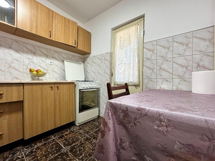 Apartament cu 2 camere decomandat, mobilat în Trocadero