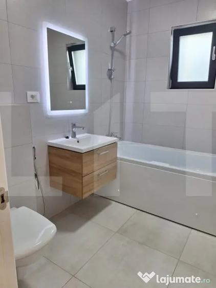 Casă cu 4 camere cu Teren 533 Mp în Curtești