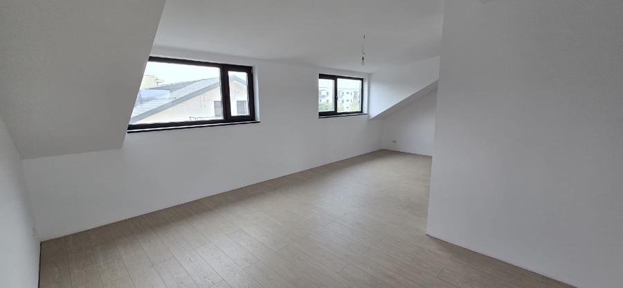 Duplex cu 5 camere cu Teren 227 Mp în Central