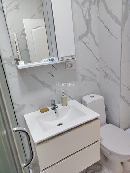 Inchiriez studio mare si modern